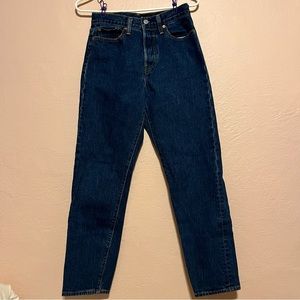 Women’s Dark Wash Levi’s Jeans Size 28